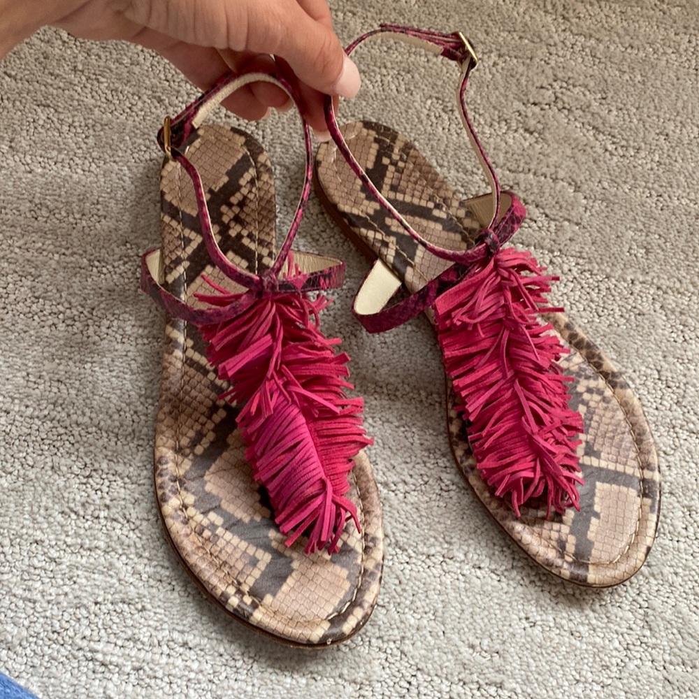 Vero Cuoio - VISCONTI & DU REAU PINK/ SNAKE SUEDE FRINGED THONG SANDAL